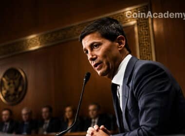 Fed maintient taux kevin warsh durcit