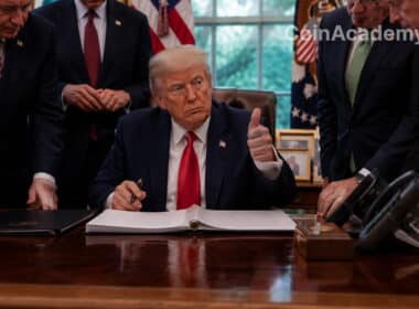 Clarity act trump accepte clause ethique